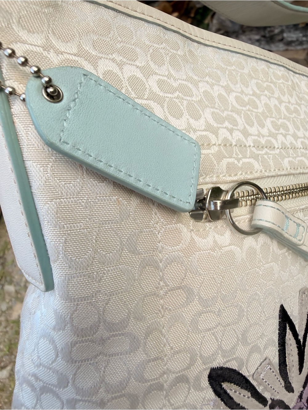 Coach White Floral Duffle Bag F10871 🐝 - Picture 13 of 16